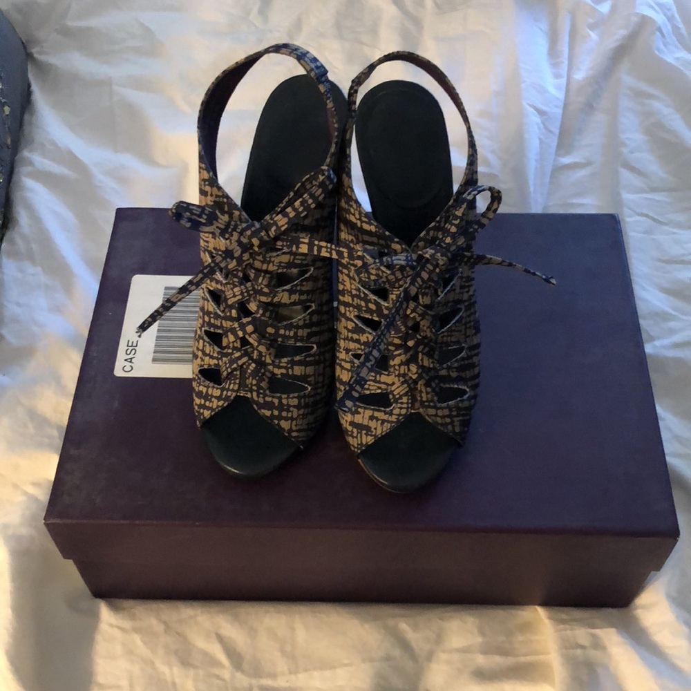 Anthropologie - Due Farina Lace-Up Wedges - Picture 3 of 6